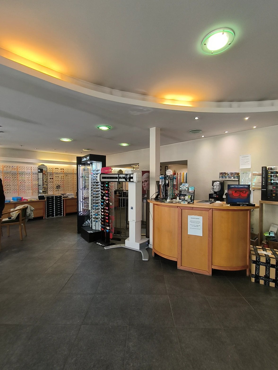 architecte-dinterieur-renovation-accueil-magasin